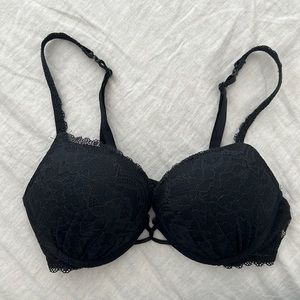 Victoria’s Secret Bombshell Miraculous Plunge Bra 32C